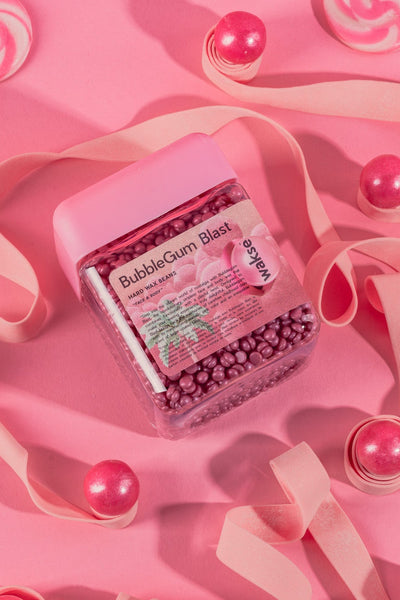 wakse Jar of bubblegum balls on a pink background with candy decorations