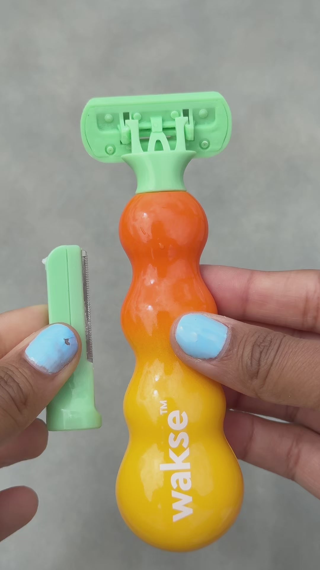 Fuzzy Peach Hair Identifier Spray + Mango Tango TWO FACED Razor