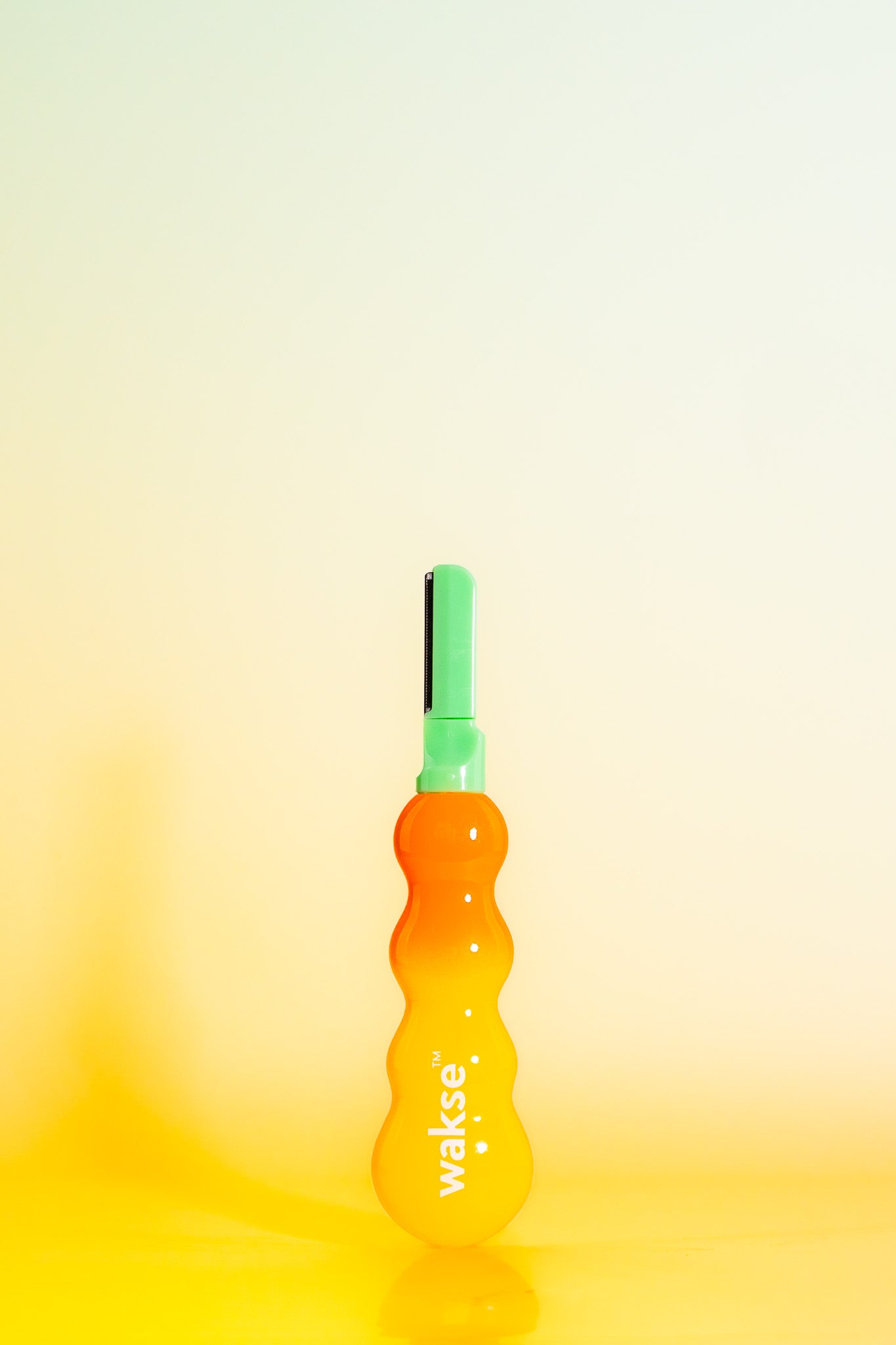 Fuzzy Peach Hair Identifier Spray + Mango Tango TWO FACED Razor (wakse Online Only)